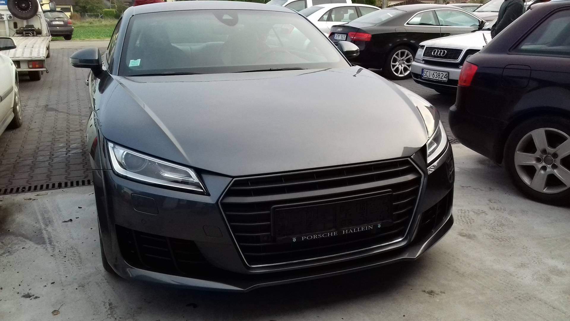 samochód do naprawy silnika